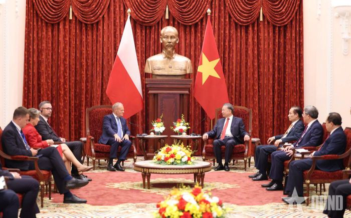 Tổng Bí thư, Chủ tịch nước Tô Lâm tiếp Thủ tướng Ba Lan Donald Tusk. Ảnh: TRỌNG HẢI   