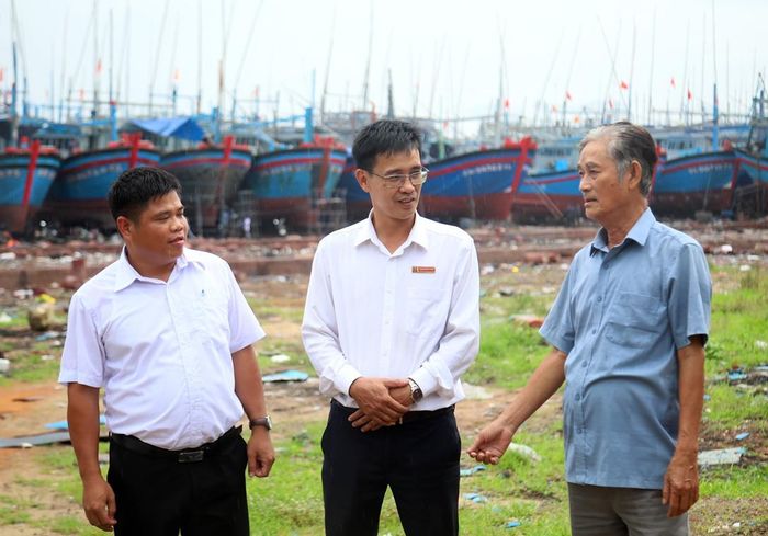 Nhờ có nguồn vốn vay, ngư dân Bùi Thanh Ninh đã phát triển đội tàu, tạo việc làm cho nhiều người dân địa phương