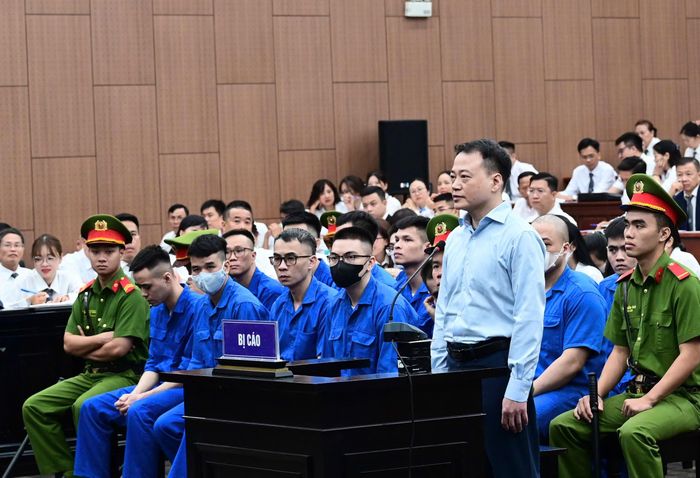  Bị cáo Nguyễn Hòa Bình tại phiên tòa. Ảnh: GIA KHÁNH 