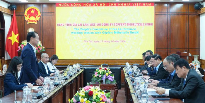 Các nhà đầu tư nêu một số đề xuất tại cuộc làm việc. Ảnh: KIM LOAN