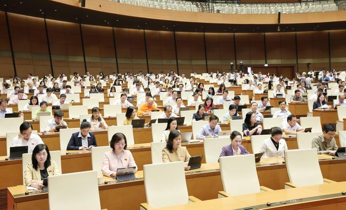  Các đại biểu dự phiên họp Quốc hội sáng 26-10. Ảnh: QUANG PHÚC 