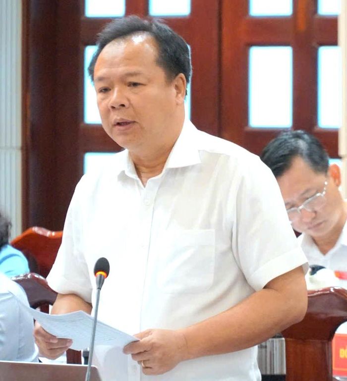  Bí thư Đảng ủy phường Dĩ An Nguyễn Văn Đông báo cáo tình hình sử dụng biên chế tại địa phương 