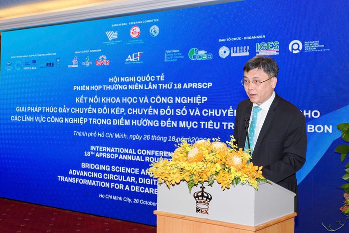 PGS-TS Nguyễn Minh Tâm, Phó Giám đốc Đại học Quốc gia TPHCM, phát biểu tại hội nghị. Ảnh: HOÀNG HÙNG