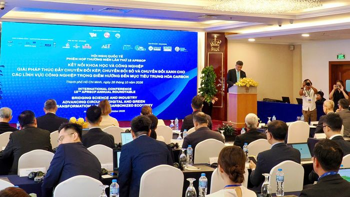 Hội nghị quốc tế diễn ra bên lề Diễn đàn Kinh tế Mùa thu 2026. Ảnh: HOÀNG HÙNG
