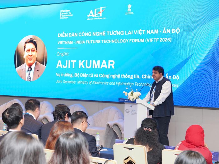 Ông Ajit Kumar, Vụ trưởng Bộ Điện tử và Công nghệ thông tin Ấn Độ, phát biểu tại Diễn đàn Công nghệ tương lai Việt Nam – Ấn Độ 2026, ngày 26-10 tại TPHCM. Ảnh: HOÀNG HÙNG