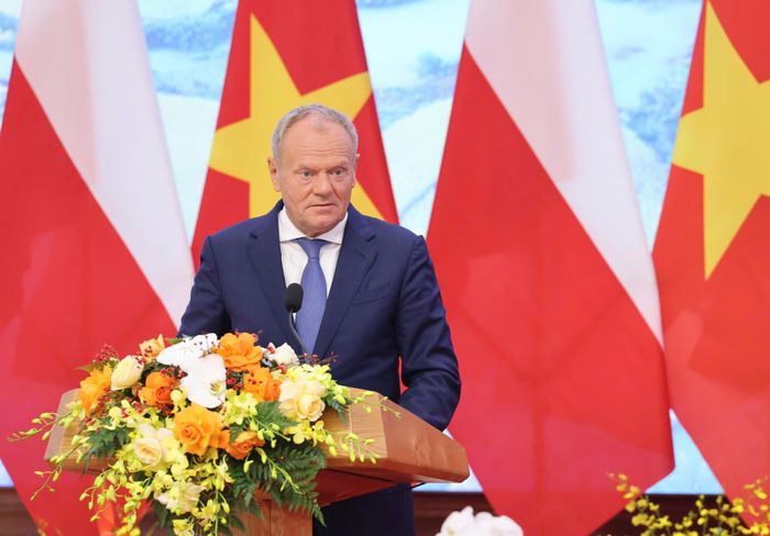  Thủ tướng Ba Lan Donald Tusk phát biểu tại họp báo. Ảnh: QUANG PHÚC 