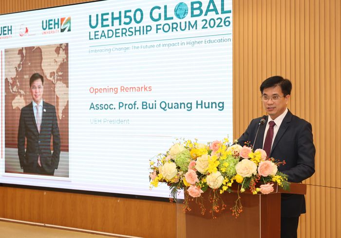 PGS-TS Bùi Quang Hùng, Giám đốc UEH, phát biểu tại sự kiện.