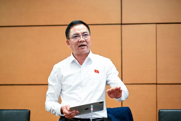  ĐB Nguyễn Minh Đức (TPHCM) phát biểu thảo luận tại tổ, chiều 26-10. Ảnh: ĐỖ TRUNG 