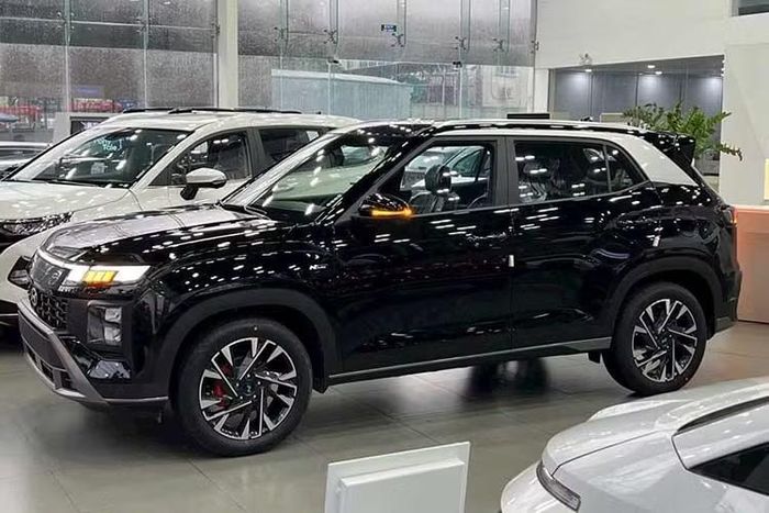 Với mức giá còn 615 triệu đồng, Hyundai Creta N Line đang tạo sức ép cạnh tranh đáng kể lên các đối thủ Nhật Bản cùng phân khúc như Toyota Yaris Cross, Mitsubishi Xforce hay Honda HR-V.