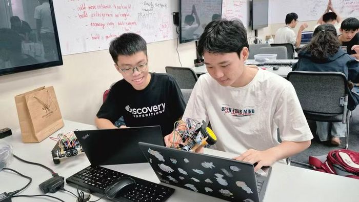 Các khóa học ngắn về lập trình là cầu nối giữa phổ thông và đại học, giúp công tác hướng nghiệp đi vào thực chất. Ảnh: NTCC