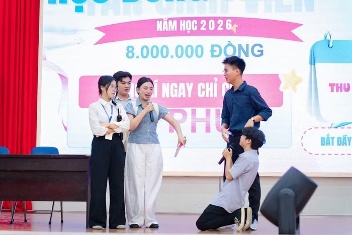 Các đội thi tự tin thể hiện sự hiểu biết và phản biện nhạy bén trước nhiều đề tài mang tính thời sự cao.