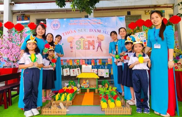 Học sinh Trường Tiểu học Thuận Kiều (phường Đông Hưng Thuận, TPHCM) tham gia Ngày hội STEM do nhà trường tổ chức.