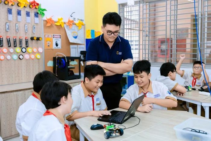 Học sinh Trường THCS Lương Định Của (phường Cát Lái, TPHCM) trong giờ học STEM.