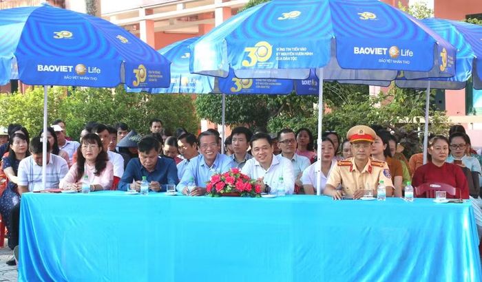Đại diện Sở GD&ĐT, Phòng CSGT và các trường tham gia hoạt động.