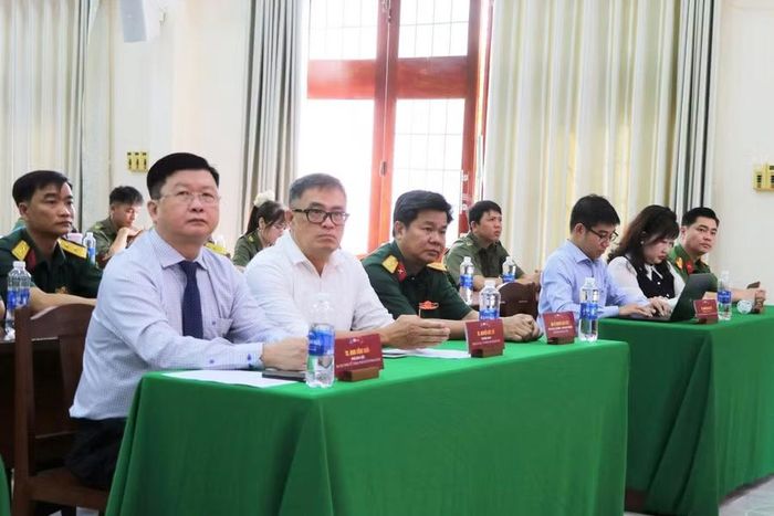 Các đại biểu tham dự lễ khai giảng.