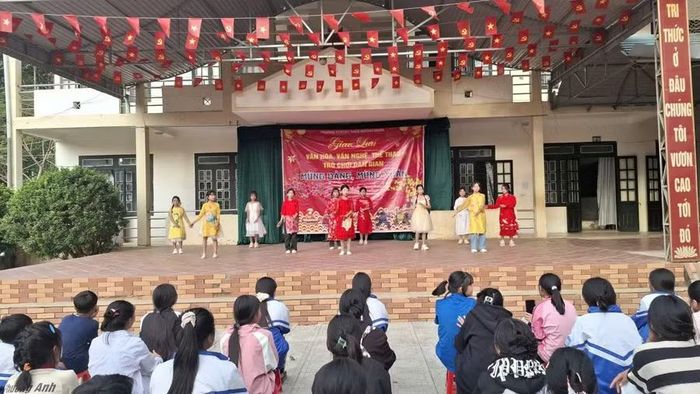 Hoạt động văn hóa, văn nghệ, thể thao luôn được các nhà trường quan tâm, thực hiện.