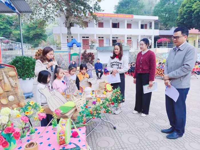 Hoạt động trải nghiệm của thầy trò Trường PTDTBT TH Mường Pồn.