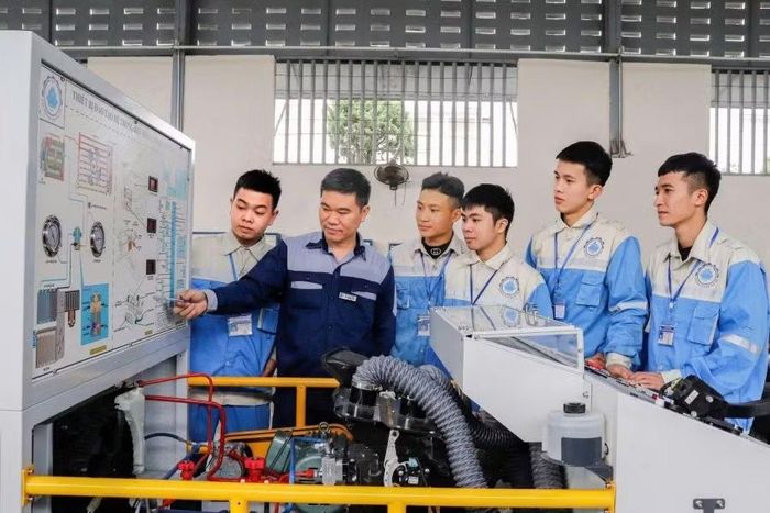Sinh viên Trường Cao đẳng Cơ điện và Nông lâm Phú Thọ tăng cường thực hành, góp phần nâng cao kỹ năng nghề (Ảnh: Trung Hiếu).