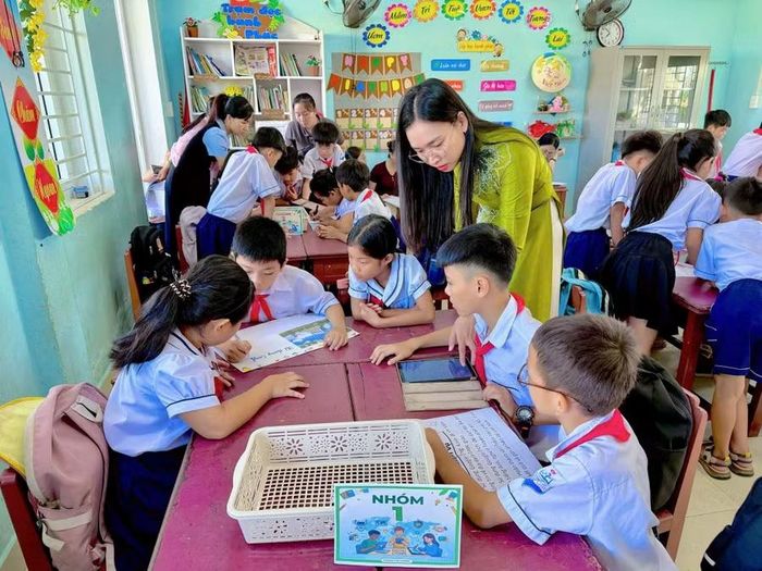 Học sinh Trường Tiểu học Đồng Sơn 2 vui vẻ với những giờ học đổi mới, đa dạng hoạt động trải nghiệm.