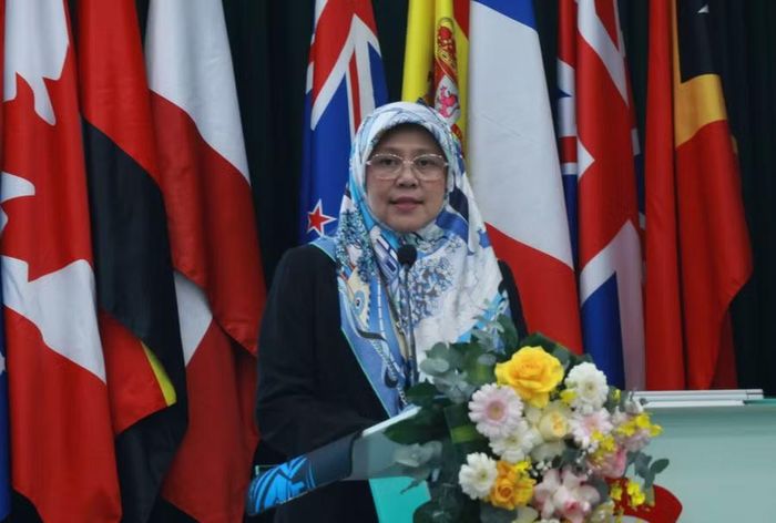Bộ trưởng Giáo dục Brunei phát biểu tại buổi làm việc.