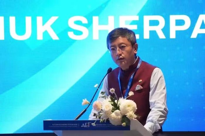 Đại sứ Ấn Độ tại Việt Nam Tshering Wangchuk Sherpa phát biểu ý kiến.