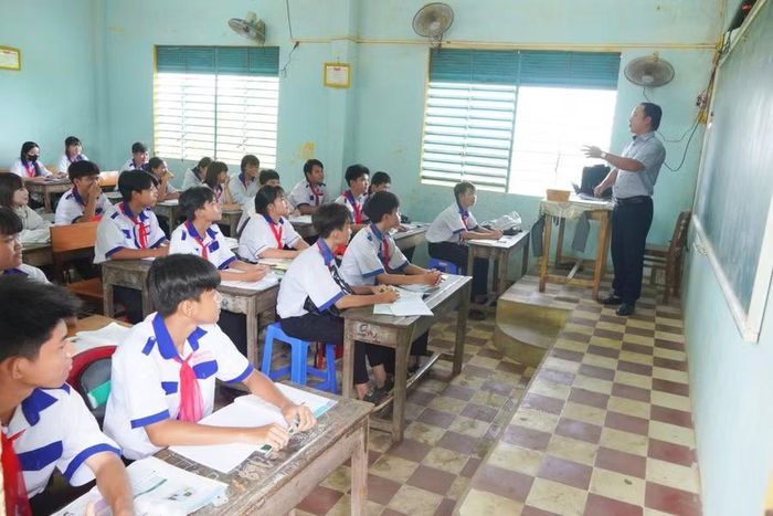 Học sinh THCS tại An Giang trong một tiết học.