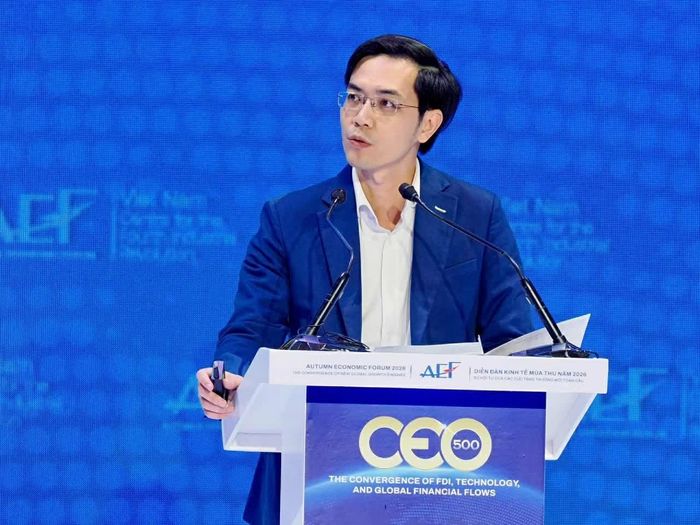 Phó Giáo sư, Tiến sĩ Nguyễn Hữu Huân, Phó Chủ tịch Trung tâm Tài chính quốc tế Việt Nam tại TP. Hồ Chí Minh, trình bày tham luận tại sự kiện CEO500. (Ảnh: Thành Long)