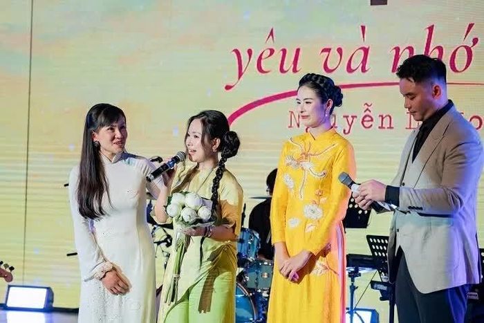 Tổng đạo diễn Hoàng Lê Na chia sẻ về chương trình. (Ảnh: NVCC)