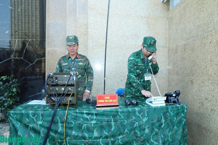 Lữ đoàn Thông tin 21 Bộ đội Biên phòng phối hợp đảm bảo thông tin liên lạc phục vụ Giao lưu hữu nghị Quốc phòng biên giới Việt Nam - Trung Quốc lần thứ 10 tại thành phố Quảng Ninh. Ảnh: Ngọc Lâm
