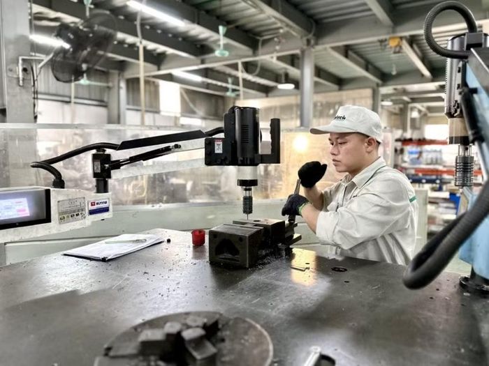 Sản xuất công nghiệp duy trì tốc độ tăng trưởng 2 con số. Ảnh: HD