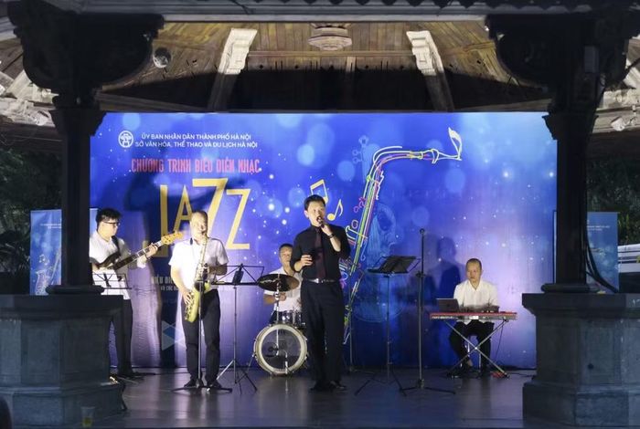 Những bài hát, giai điệu thân thuộc của Việt Nam được kết hợp cùng các tác phẩm jazz nổi tiếng thế giới. Ảnh: BTC