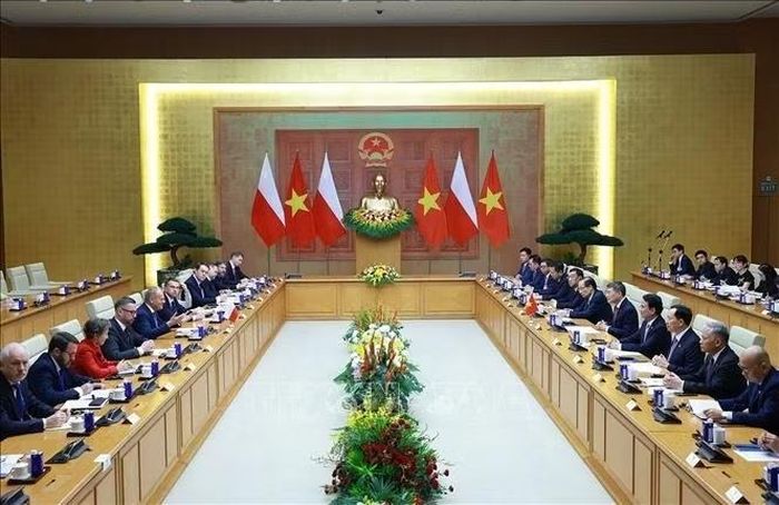 Nhân dịp này, Thủ tướng Donald Tusk trân trọng mời Thủ tướng Lê Minh Hưng sớm thăm chính thức Ba Lan. Thủ tướng Lê Minh Hưng trân trọng cảm ơn và đề nghị hai bên thu xếp chuyến thăm vào thời điểm phù hợp. Ảnh: TTXVN