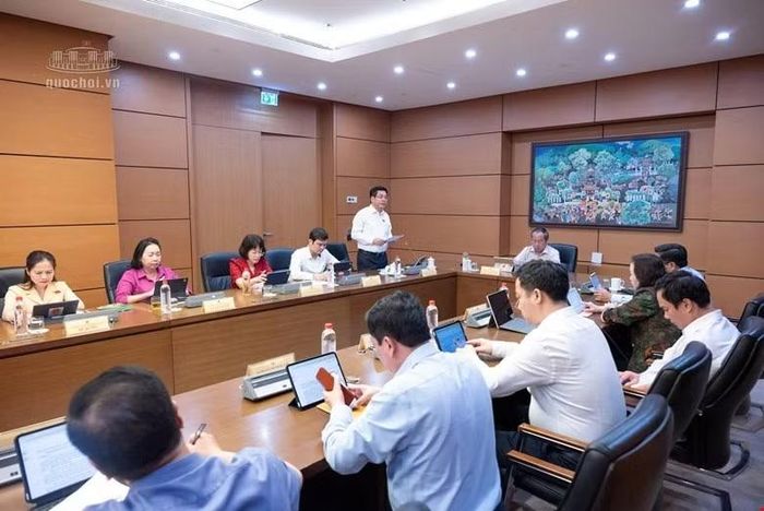 Quang cảnh phiên thảo luận tại Tổ 13, chiều 26/10. Ảnh: QH.