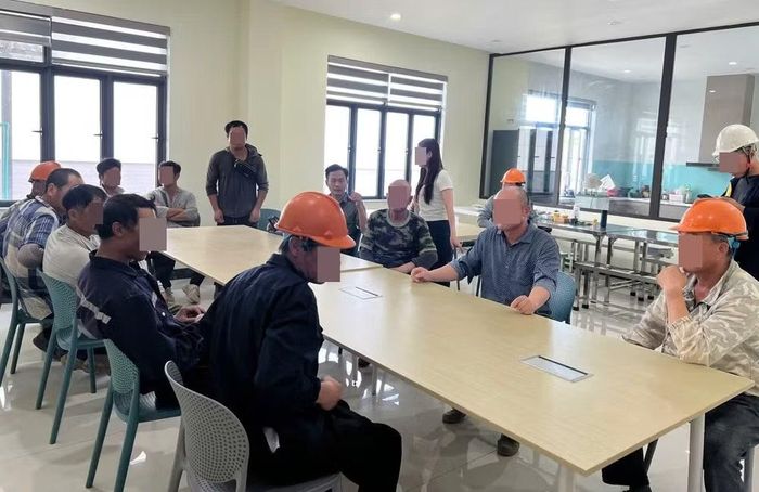 Nhiều người nước ngoài làm việc không có giấy phép tại Khu công nghiệp Tam Thăng 2. Ảnh: Công an Đà Nẵng