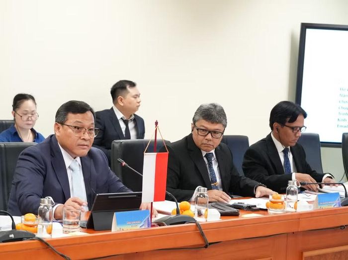 Ông Sarjono, Vụ trưởng Vụ Kiểm toán I, UBKT Indonesia đánh giá chủ đề Hội thảo phù hợp với nhu cầu thực tiễn của hai bên, nhất là trong bối cảnh Việt Nam và Indonesia đẩy mạnh đầu tư công, triển khai các dự án hạ tầng quy mô lớn, phức tạp. Ảnh: Báo Kiểm toán