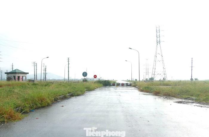 Đường N5, còn gọi là đường ngang Khu kinh tế Đông Nam Nghệ An, được phê duyệt từ năm 2008 và hoàn thành vào tháng 8/2025. Tuyến đường dài gần 6,6 km, có nền đường rộng 56m, mặt đường 2 bên rộng từ 7,5 đến 15m. Dự án được đầu tư với quy mô lớn nhằm phục vụ nhu cầu vận tải, kết nối các khu công nghiệp và hệ thống giao thông đối ngoại.