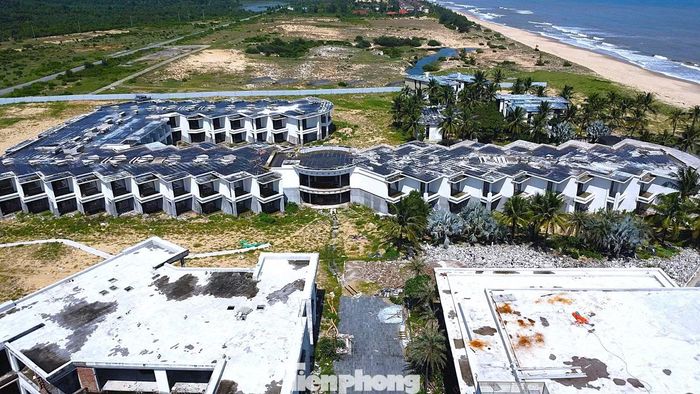 Được cấp chứng nhận đăng ký đầu tư lần đầu năm 2015, điều chỉnh lần hai năm 2018, Khu du lịch nghỉ dưỡng quốc tế Minh Viễn – Lăng Cô có diện tích sử dụng đất khoảng 102 ha, tổng vốn đầu tư 368 triệu USD.