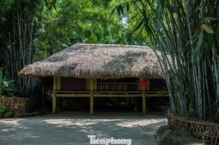 Làng du lịch cộng đồng Thái Hải còn được gọi là Khu bảo tồn Làng nhà sàn dân tộc sinh thái Thái Hải nằm tại xóm Mỹ Hào, xã Tân Cương, tỉnh Thái Nguyên.Làng cách trung tâm tỉnh Thái Nguyên khoảng 10 km và Hà Nội khoảng 70 km, nơi đây là điểm đến lý tưởng để khám phá văn hóa và thiên nhiên.