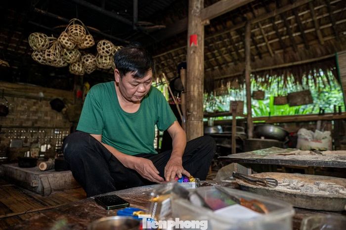 Điều thú vị nhất ở đây chính là mọi hoạt động sản xuất đều mang tính tự cung tự cấp. Ở đây có hơn 100 người đều là đồng bào dân tộc Tày, Nùng cũng quây quần làm ăn, sinh sống. Mọi hoạt động đều gắn với sinh thái, để đảm bảo không tác động tới môi trường và duy trì nguồn thực phẩm sạch, bổ dưỡng để sử dụng.