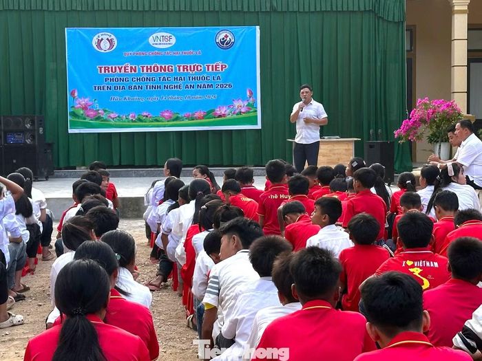 Các trường học ở Nghệ An tăng cường tuyên truyền tác hại của thuốc lá điện tử và chất gây nghiện mới trong học đường.