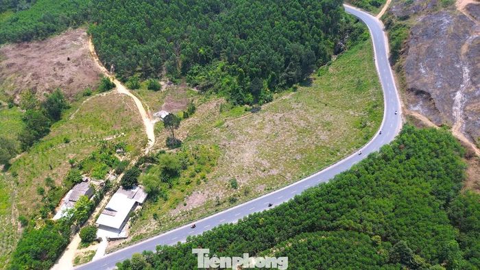  Qua rà soát, Sở Xây dựng TP. Huế xác định 71 đoạn đường cong bán kính nhỏ, khuất tầm nhìn trên Quốc lộ 49, từ Km25+100 đến Km77+700, cần được xử lý. Tổng chiều dài các đoạn cong khoảng 6 km, với kinh phí dự kiến 110 tỷ đồng. Đây là những vị trí cần ưu tiên cải thiện nhằm giảm nguy cơ tai nạn, bảo đảm an toàn﻿ cho người và phương tiện. 