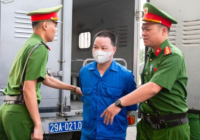 Mr Hunter là người giữ vai trò lớn thứ 2 sau Mr Pips, chiếm đoạt hơn 300 tỷ đồng.
