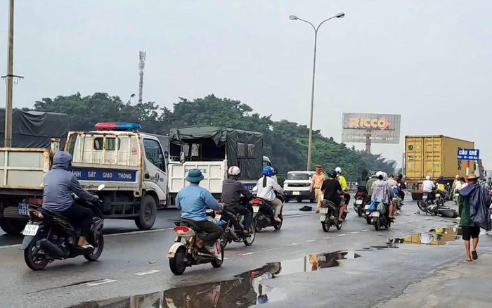 Hiện trường vụ tai nạn khu vực Cầu Ghẽ, trên quốc lộ 5 (xã Mao Điền) sáng 26/10.