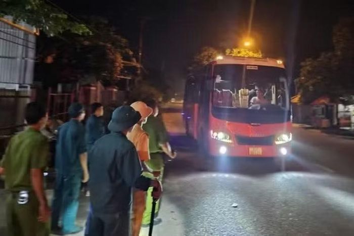 Các chốt kiểm tra được lực lượng chức năng triển khai trong đêm.