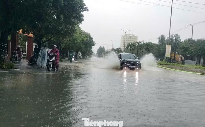 Miền Trung đón mưa lớn từ chiều 17/10.