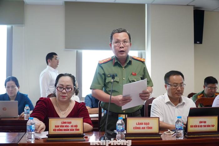 Đại tá Nguyễn Minh Tân - Phó Giám đốc Công an tỉnh Đồng Tháp, chia sẻ với báo chí. (Ảnh: Hoà Hội)
