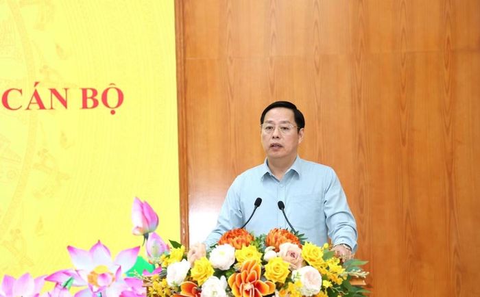 Chủ tịch UBND tỉnh Hà Quang Trung phát biểu giao nhiệm vụ tại Hội nghị. (Ảnh: Cổng thông tin điện tử Lai Châu)