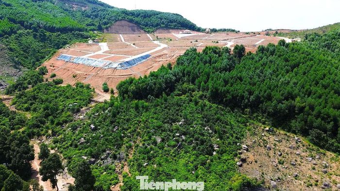 Theo quyết định ban hành cuối năm 2025 của UBND TP. Huế, dự án nghĩa trang Trường Đồng giai đoạn 2 được điều chỉnh tổng mức đầu tư﻿ từ 30 tỷ đồng xuống 24 tỷ đồng. Phạm vi đầu tư được thu hẹp, dừng mở rộng khu vực phía tây và tập trung hoàn thiện khu vực phía đông nghĩa trang rộng 4,9 ha. Phương án mới gồm xây dựng 1.345 lô mộ, 1.747 m đường cùng hệ thống thoát nước, cấp nước và các hạng mục phụ trợ.