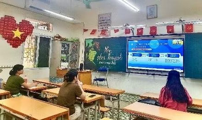 Sau phản ánh của phụ huynh, Ban đại diện cha mẹ học sinh các lớp của Trường Tiểu học Chu Văn An, phường Thanh Liệt đã trả tiền lại tiền quỹ lớp.