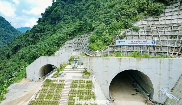 Dự án đi qua hầm Đông Khê (xã Đông Khê, tỉnh Cao Bằng). Đây là điểm cuối của đoạn Tân Thanh - Đông Khê, dài 62 km sẽ thông xe vào dịp Tết 2027.
